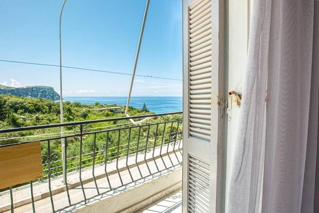 Ferienwohnung Blue Maraci 2 - Sea View, Kitchen, Beach Access Himarë Exterior foto